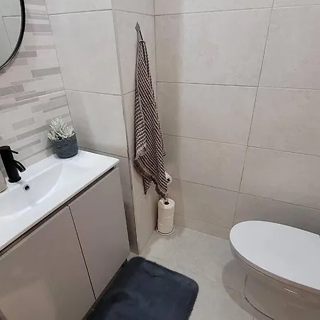 Apartment Ao Lado Da Estacao Do Metro!