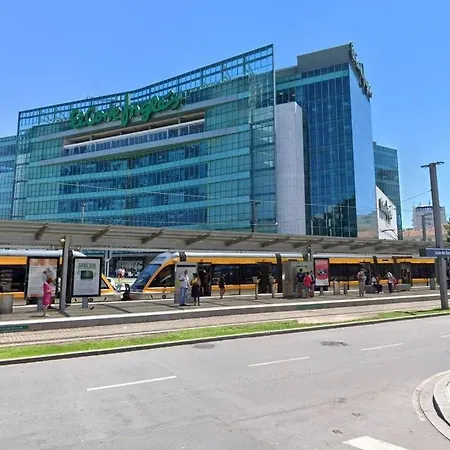 Appartement Ao Lado Da Estacao Do Metro!